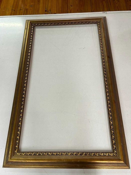 Molduras românticas de talha dourada