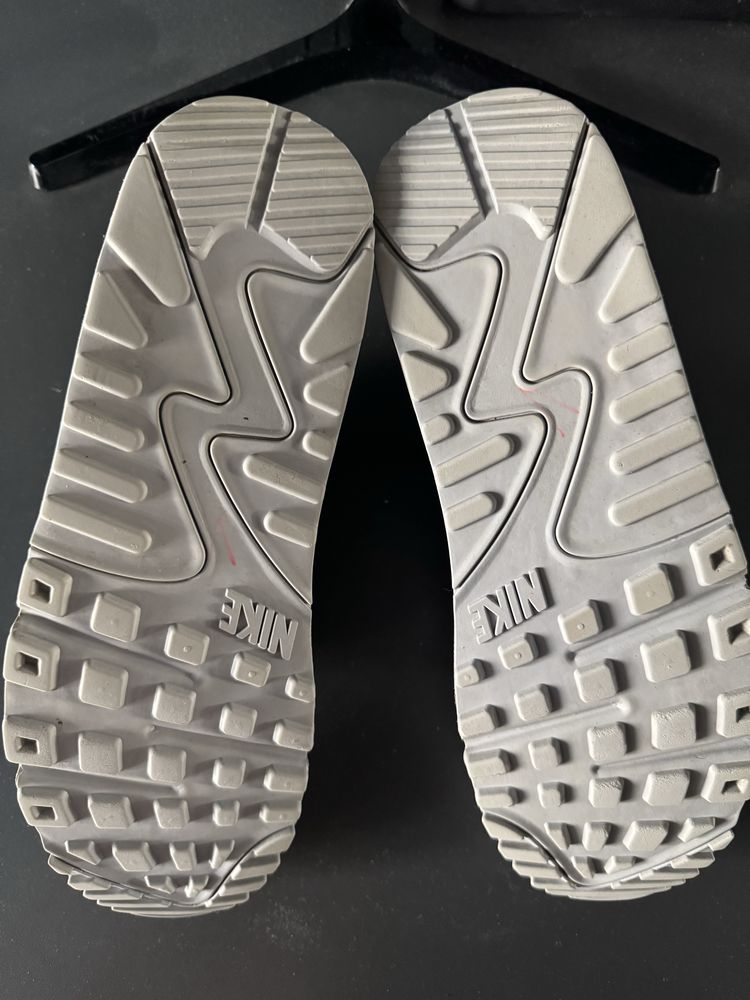 Продам кросівки Nike Air Max 90