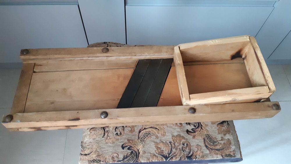 Шинковка для капусти. Велика деревяна шатківниця.