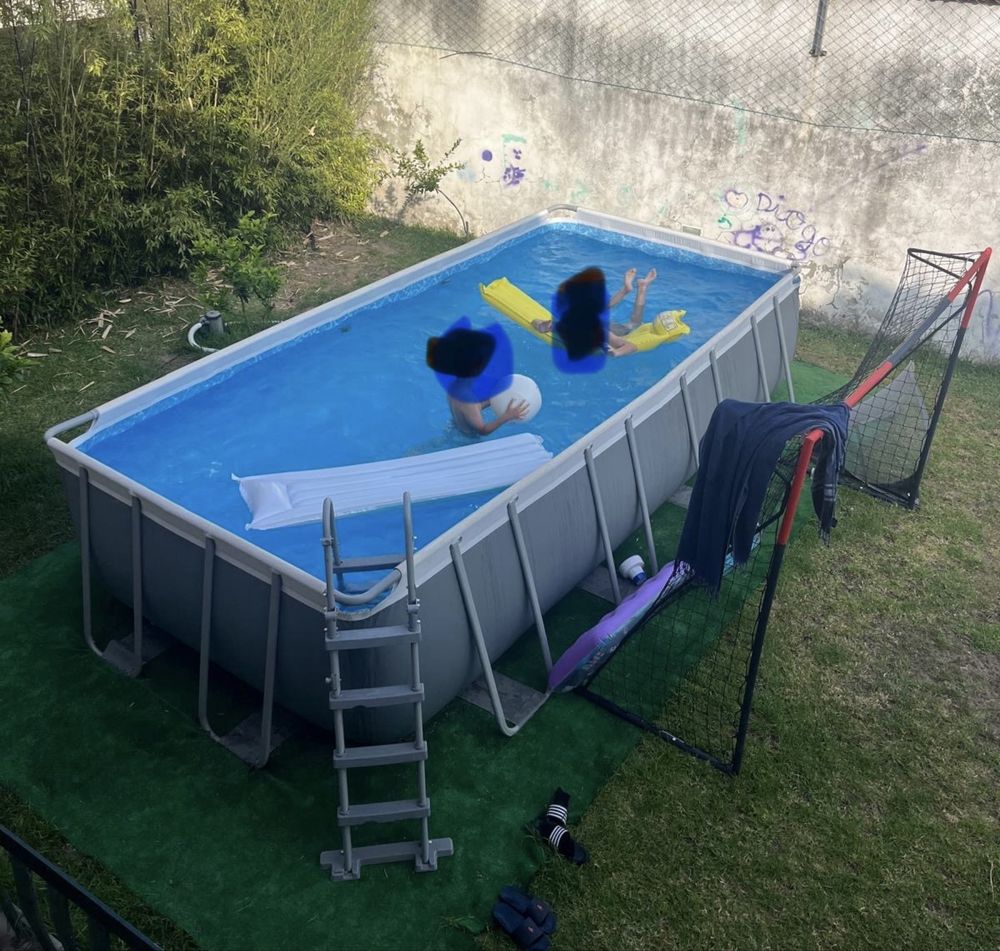 Piscina retangular com acessorios