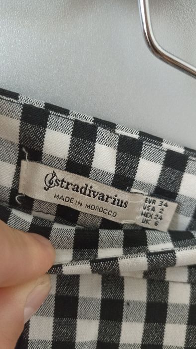 Spodnie damskie w krate czarno białe Stradivarius