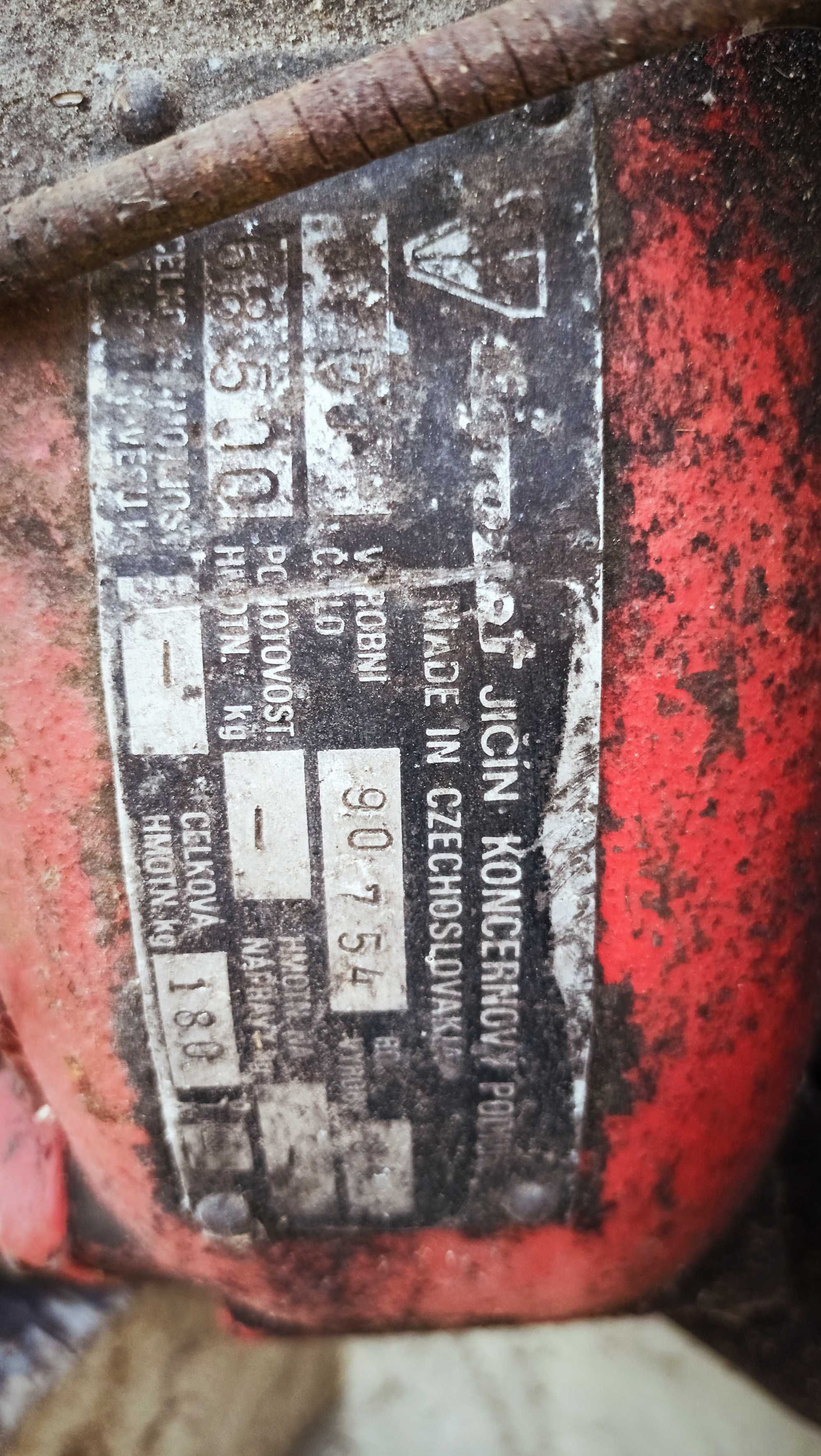 MF70 traktorek, przyczepa, plug, rydwan