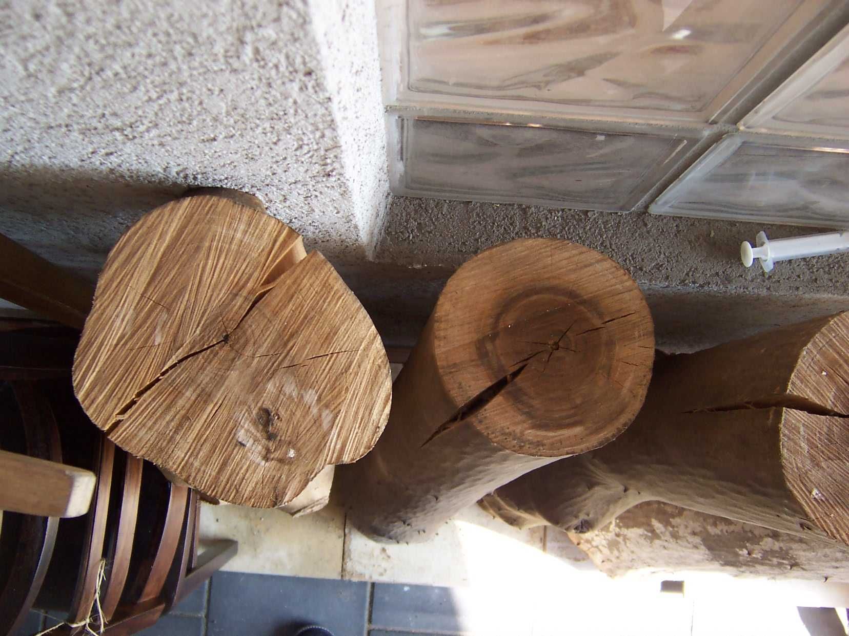 Drewno z orzecha włoskiego - okorowane, suche - odbiór osobisty
