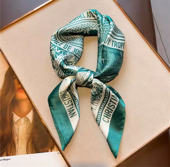 szal apaszka model Dior zielona jesień pinterest instagram luks