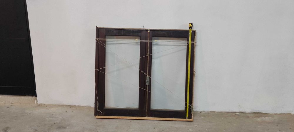 Janela de madeira 110A*120L c caixilho