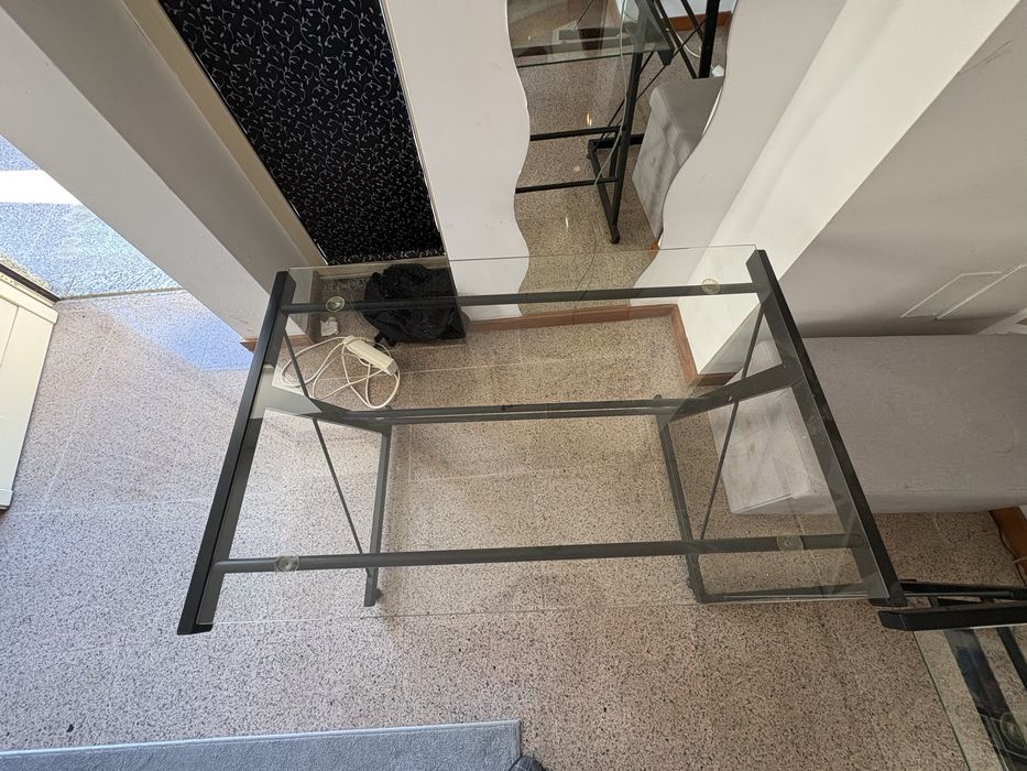 Secretária de canto em vidro