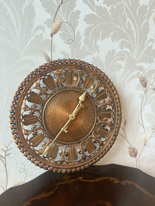 Metalowy zegar ścienny