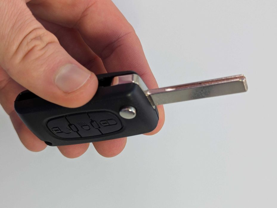 Викидний корпус ключа 3 кнопки Citroen Fiat Peugeot  CE0536