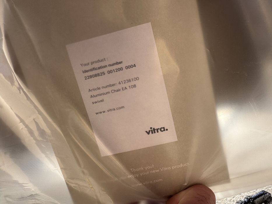 NOWE fotele Vitra EA108 - camel skóra