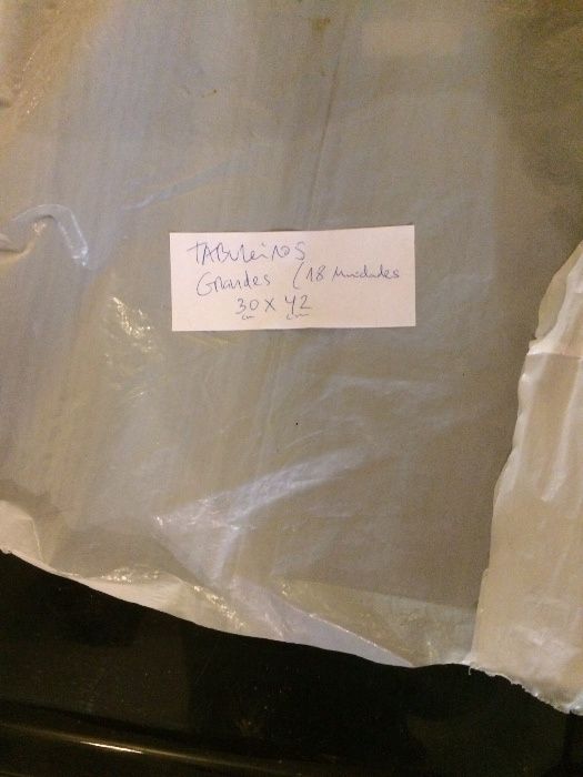 Tabuleiros pretos 30x42 cm, Próprios para alimentos