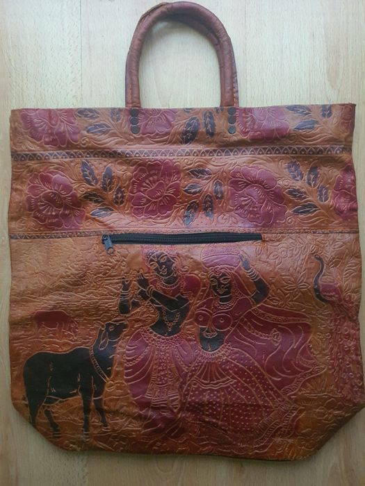 Torba indyjska z naturalnej skóry, wytłaczane i malowane wzory.