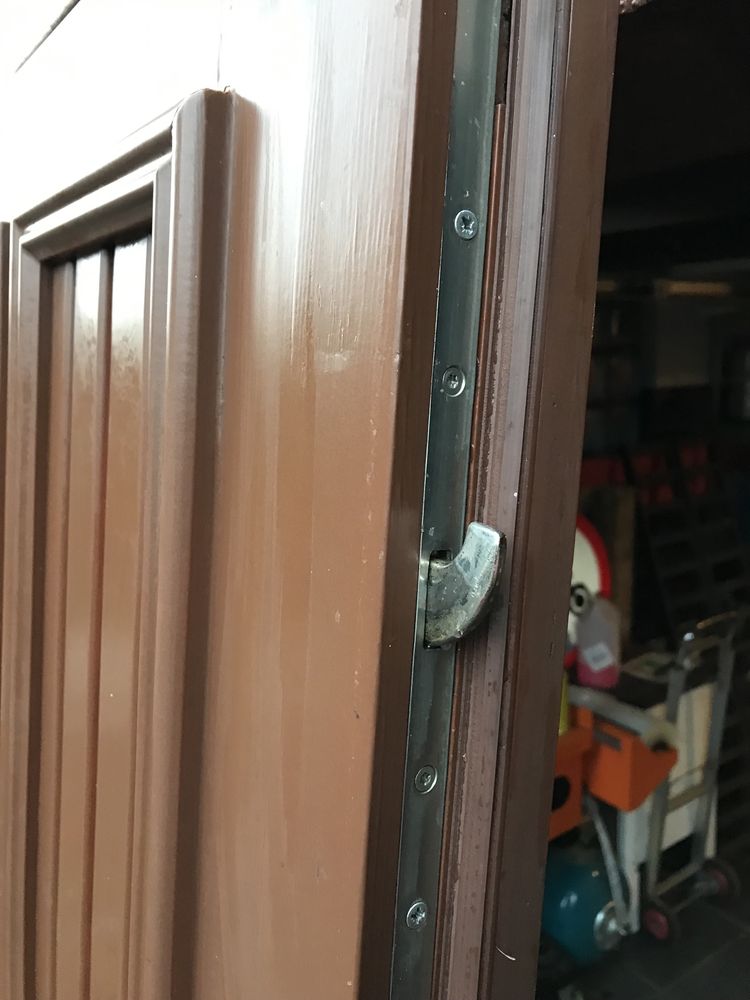 Drzwi wejściowe zewnętrzne drewniane prawe