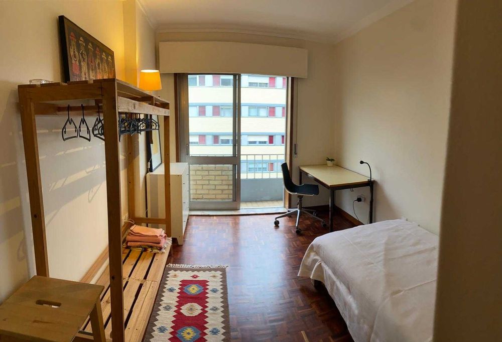 Alugo QUARTO (otima luz) Matosinhos (ao Hospital Pedro Hispano)