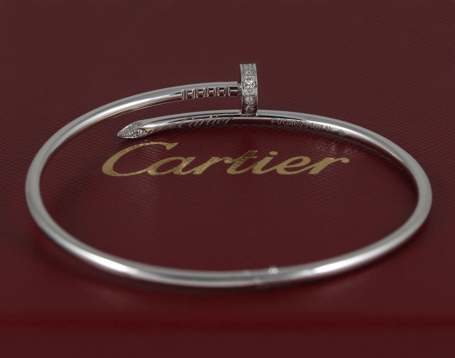 Золотой браслет Juste un Clou (Гвоздь) с бриллиантами в стиле Cartier