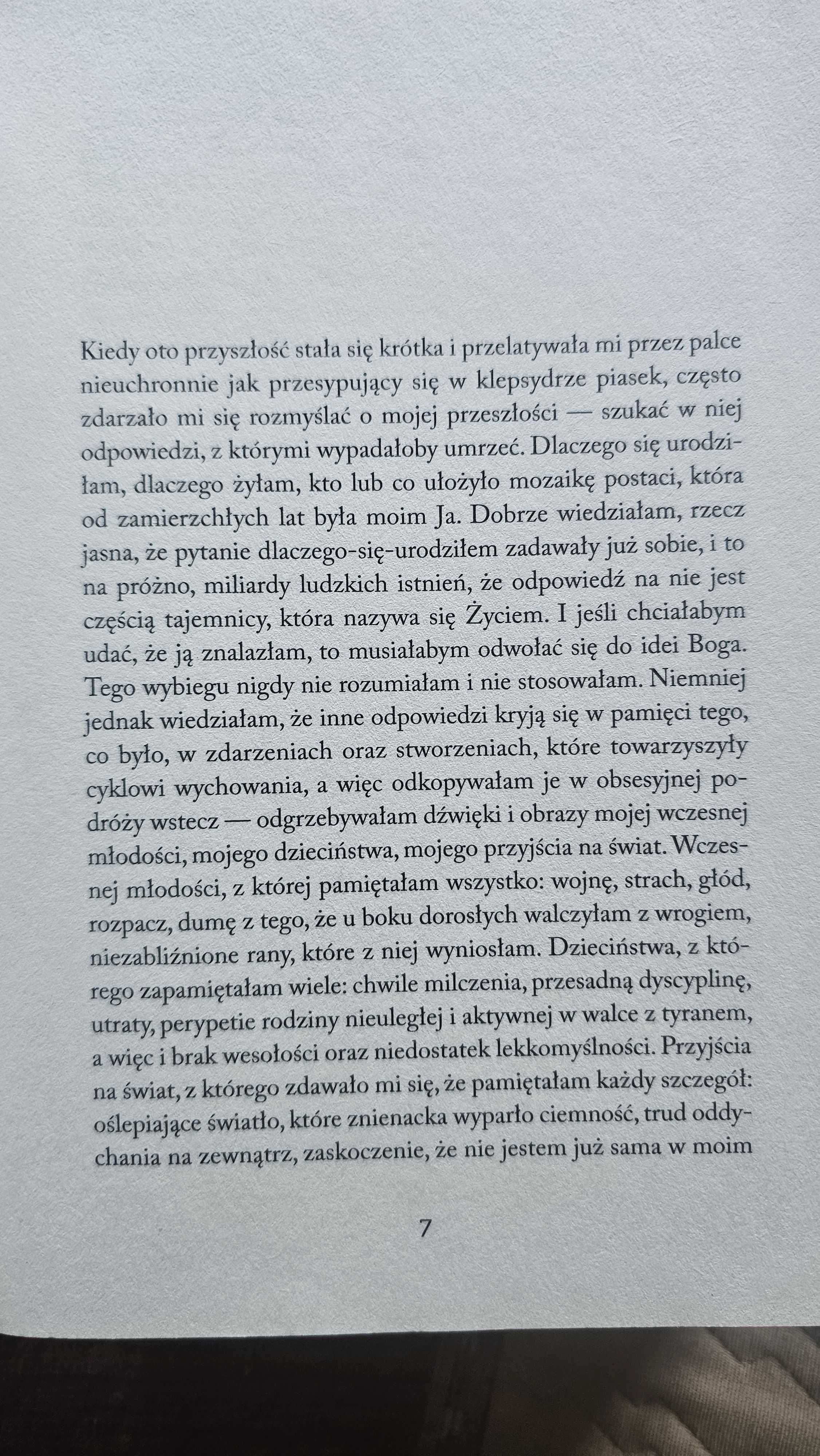 A7 Oriana Fallaci - Kapelusz cały w czereśniach