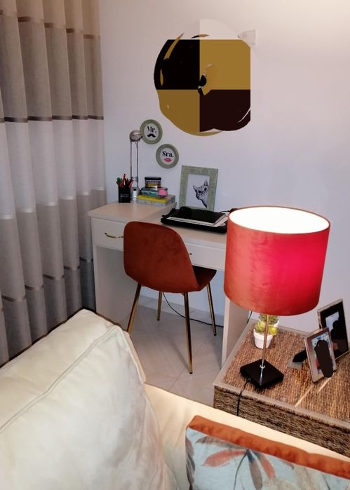 Secretária e cadeira