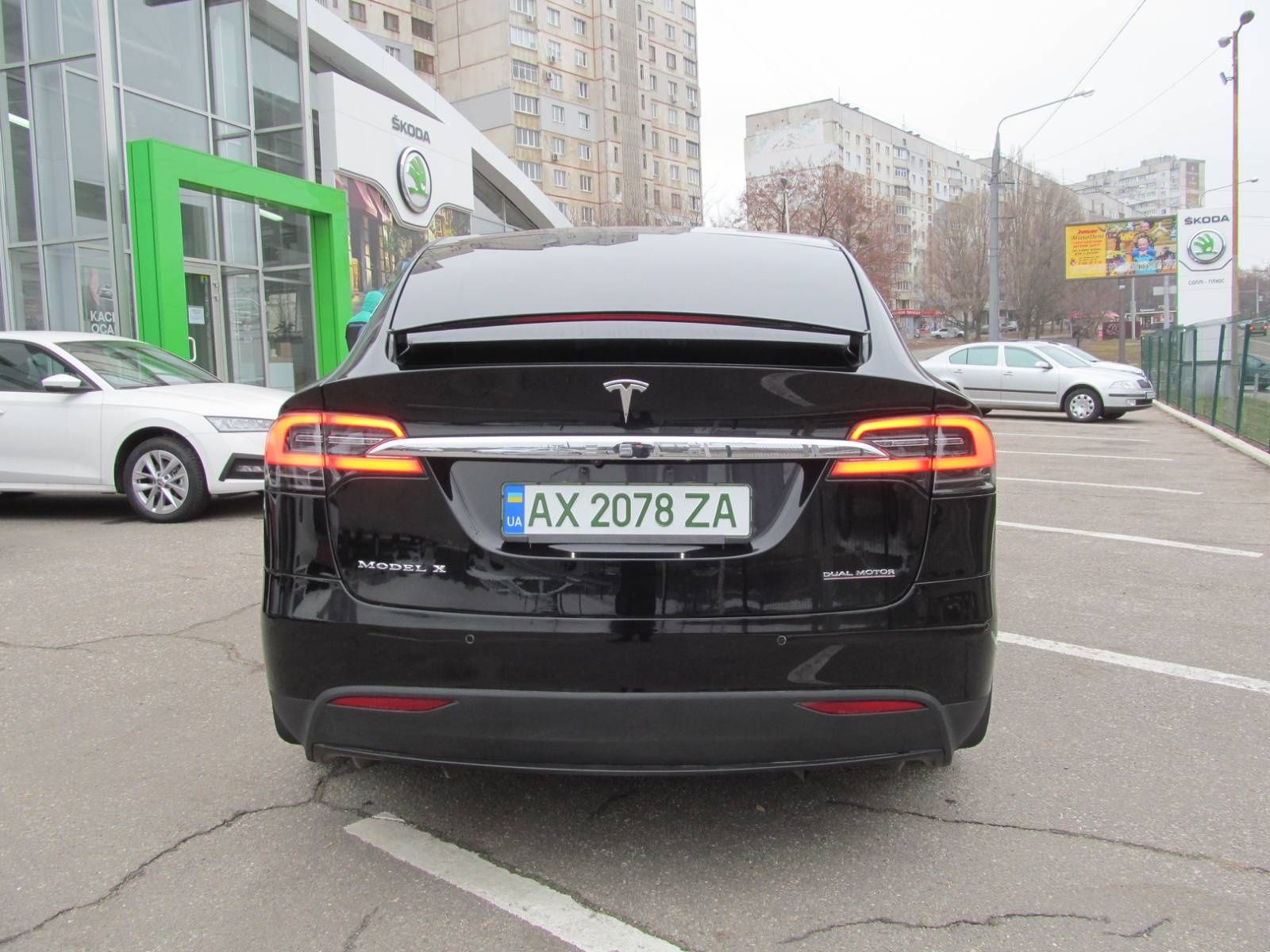 Tesla model x 2018 год INTEL