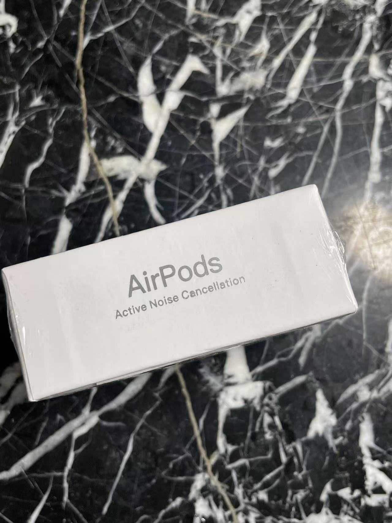 Zupełnie nowe, nieotwarte słuchawki A pple air pods4  A-N-C