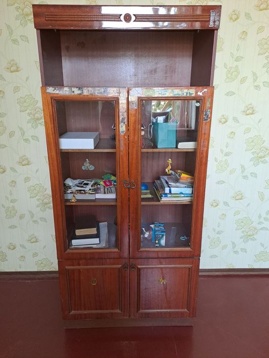 Дитячий або книжний шкаф