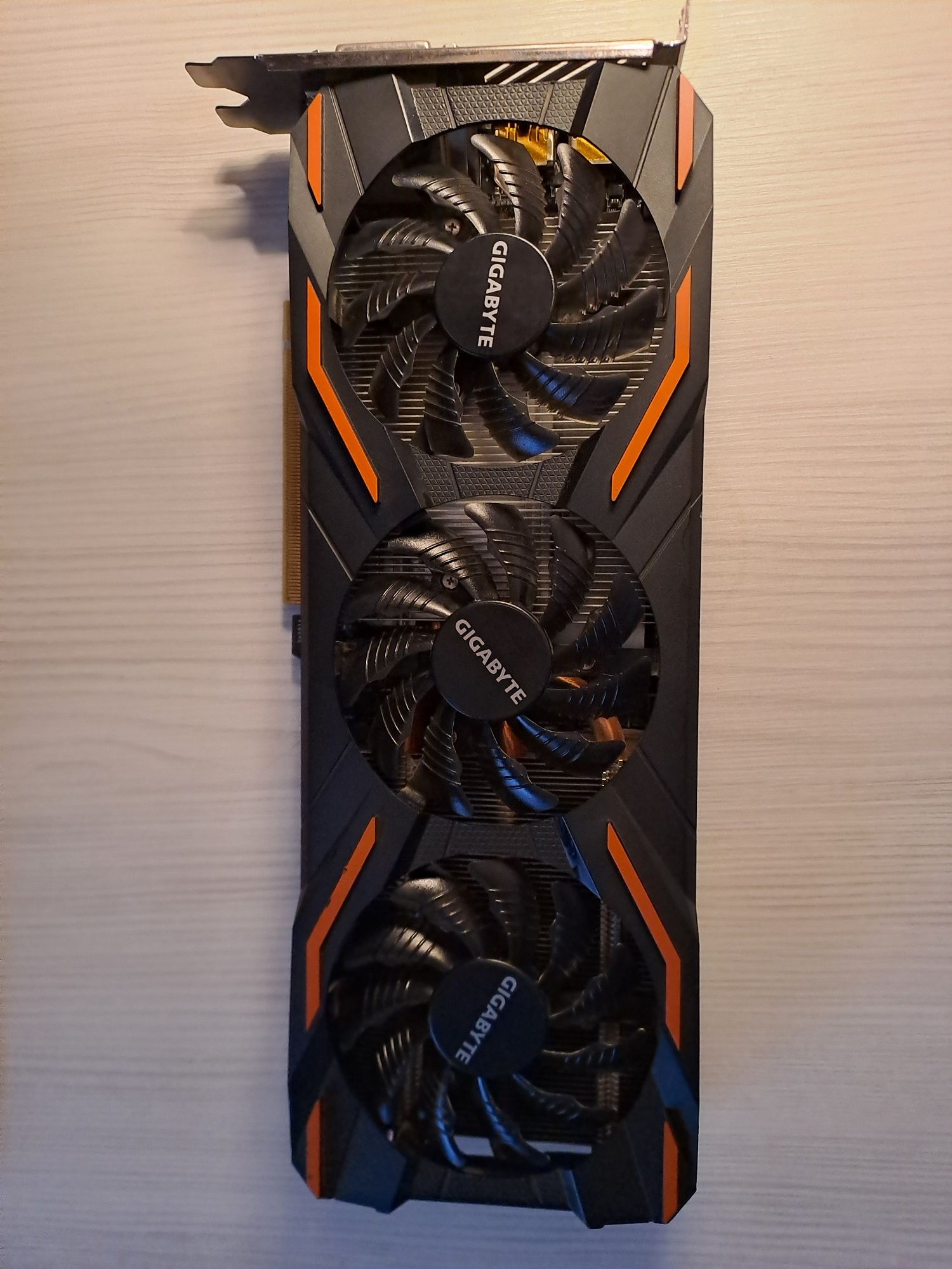 Gtx 1080         .