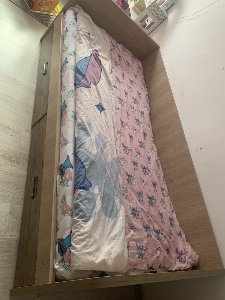 Łózko 90x200  posiada dwie pojemne szuflady bardzo dobry stan
