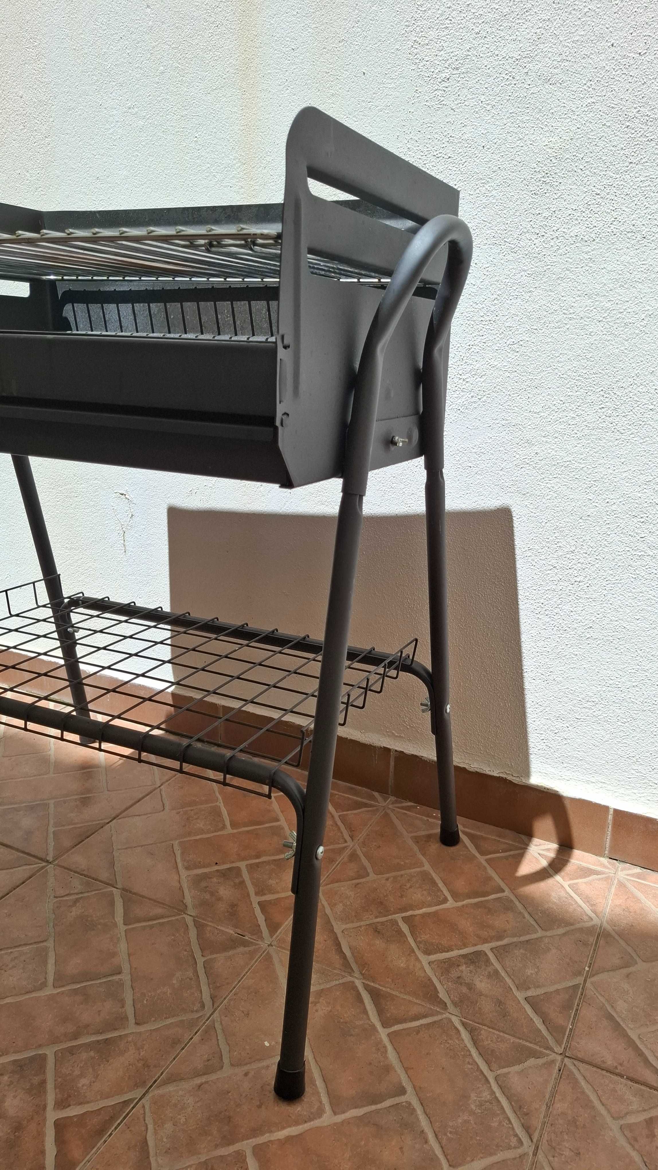 Grelhador a carvão 80x60cm