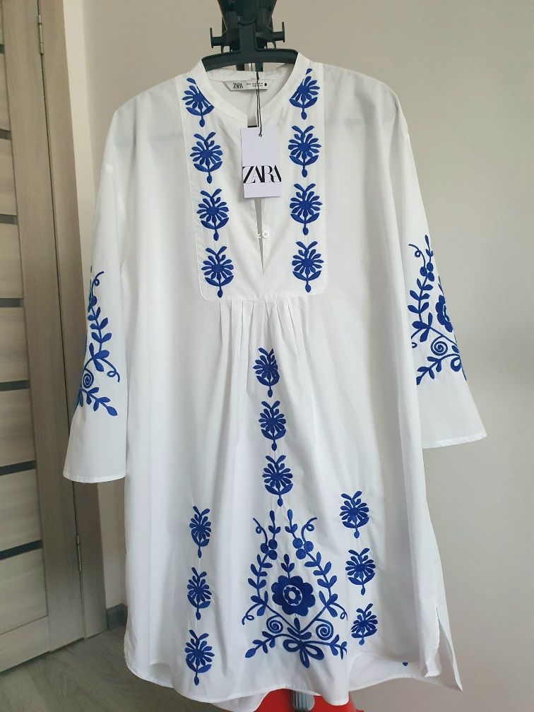 Сукня сорочка Zara нова біла з синьою вишивкою розмір М