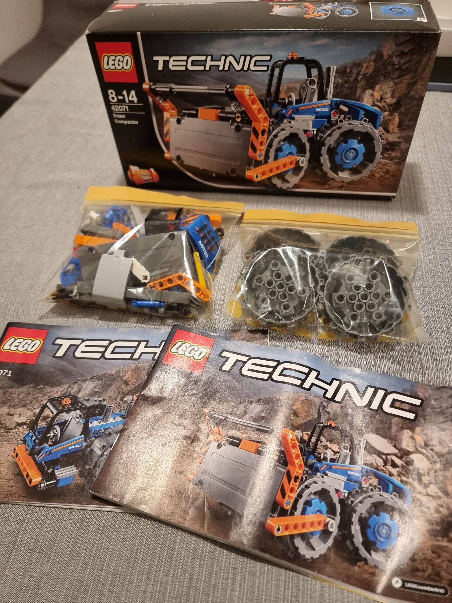 Lego Technic 42071 - spychacz