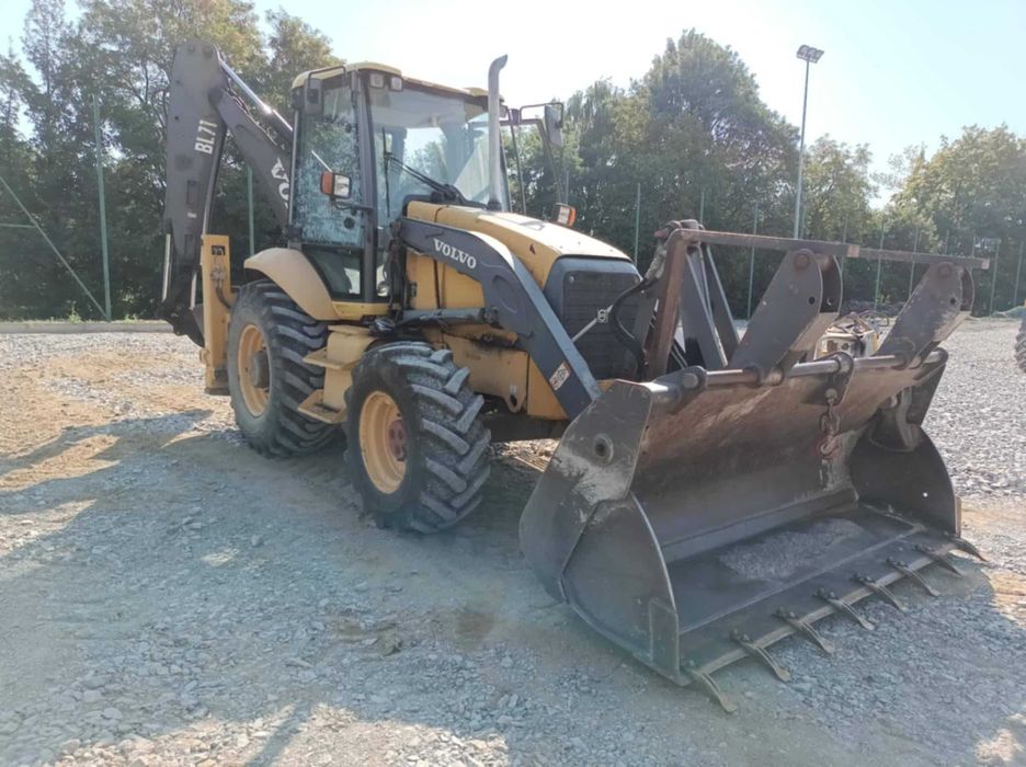 Koparko ładowarka VOLVO BL71 2006 R