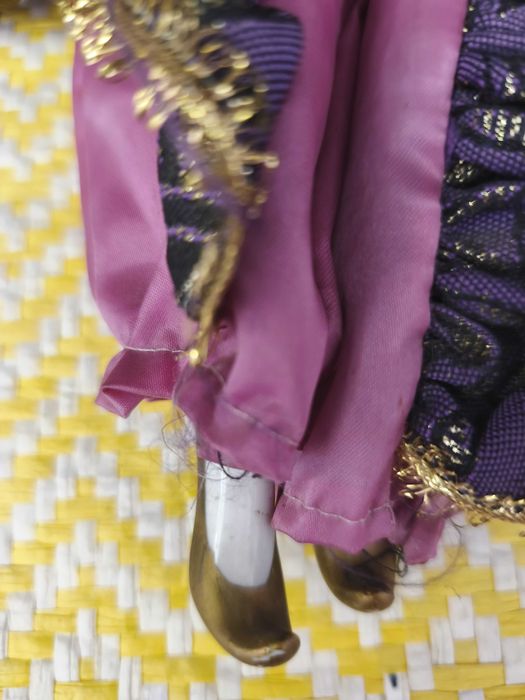 Palhaço- Pierrot
com cabeça, mãos e pés em porcelana.