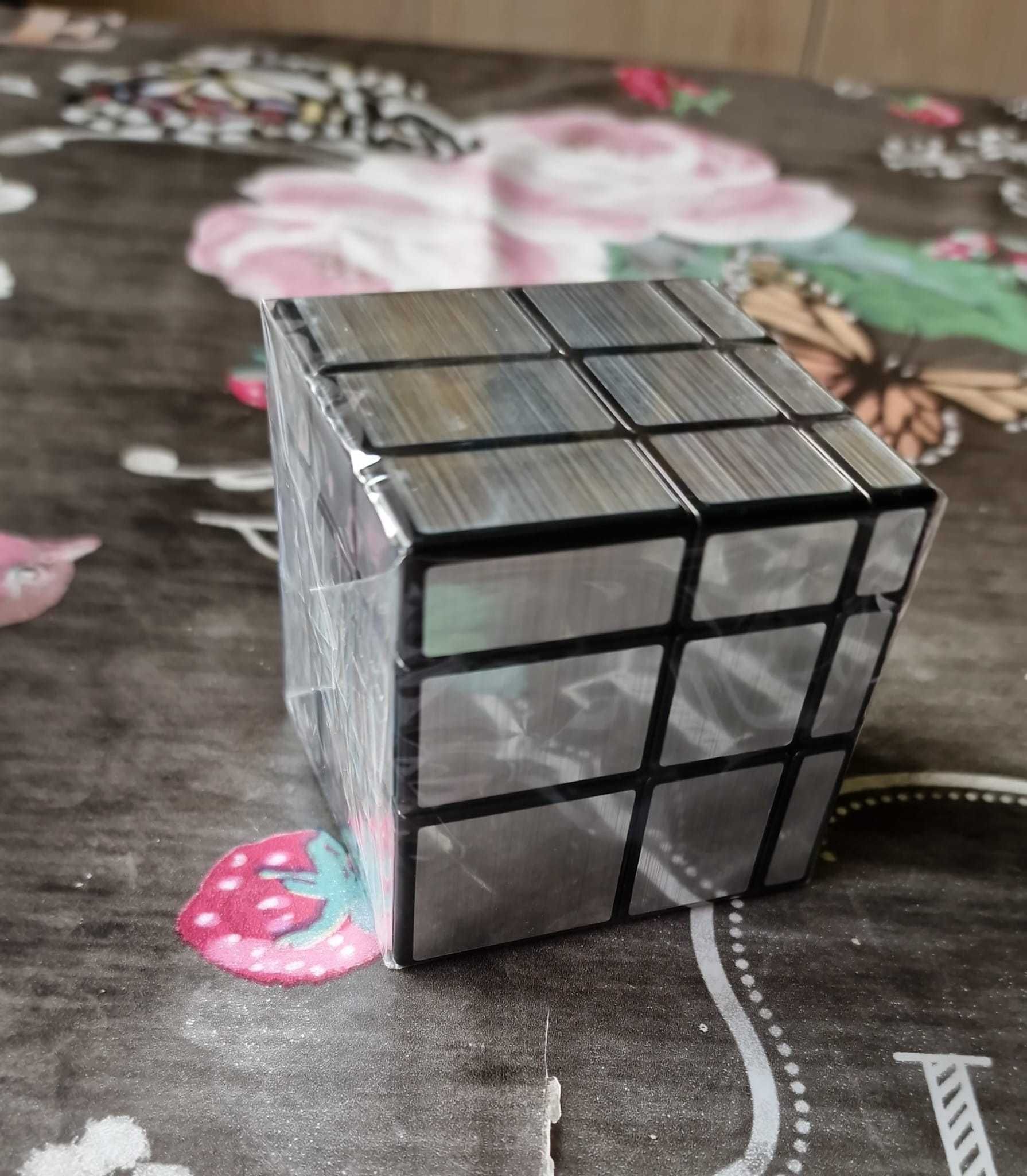 Nietypowa asymetryczna srebrna kostka rubika 3x3