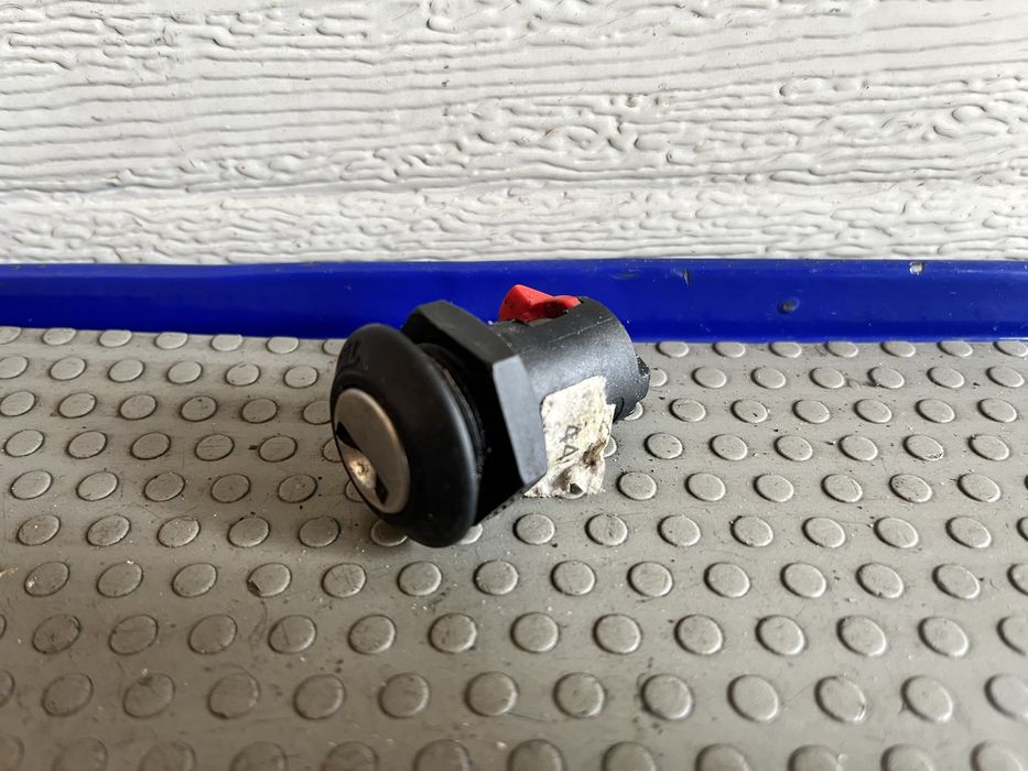 Zamek fotela  klapki zbiornika beta rr 50 125