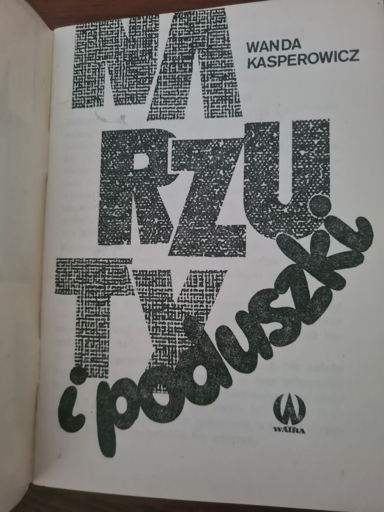 Książka "Narzuty i poduszki" - Wanda Kasperowicz