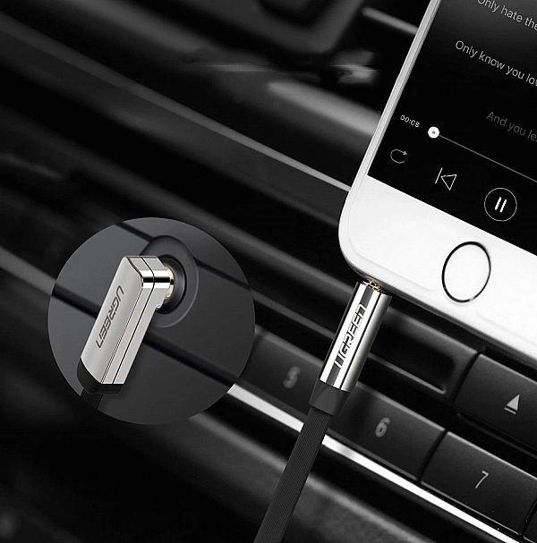 Ugreen płaski kątowy kabel przewód audio Aux 3,5 mm mini jack 0,5 m cz