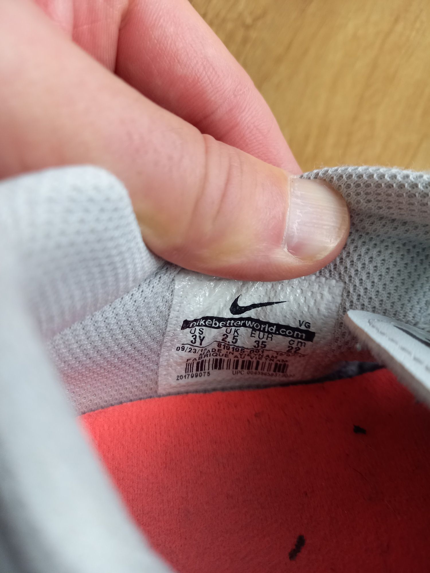 Sprzedam dziecięce korki Nike roz. 35