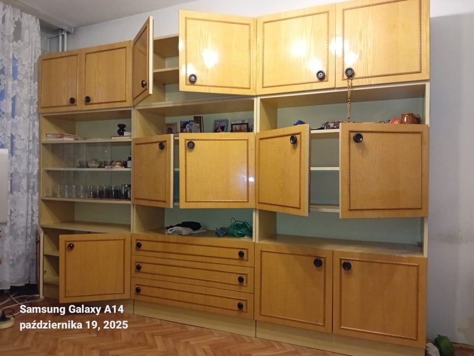 Meblościanka i szafa