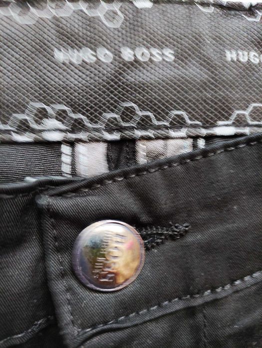 czarne dopasowane  spodnie męskie damskie uniseks Hugo Boss r. 31