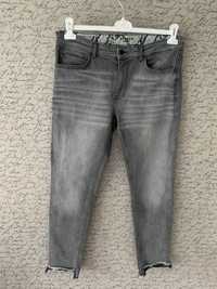 Escada śliczne spodnie jeansowe skinny L/40