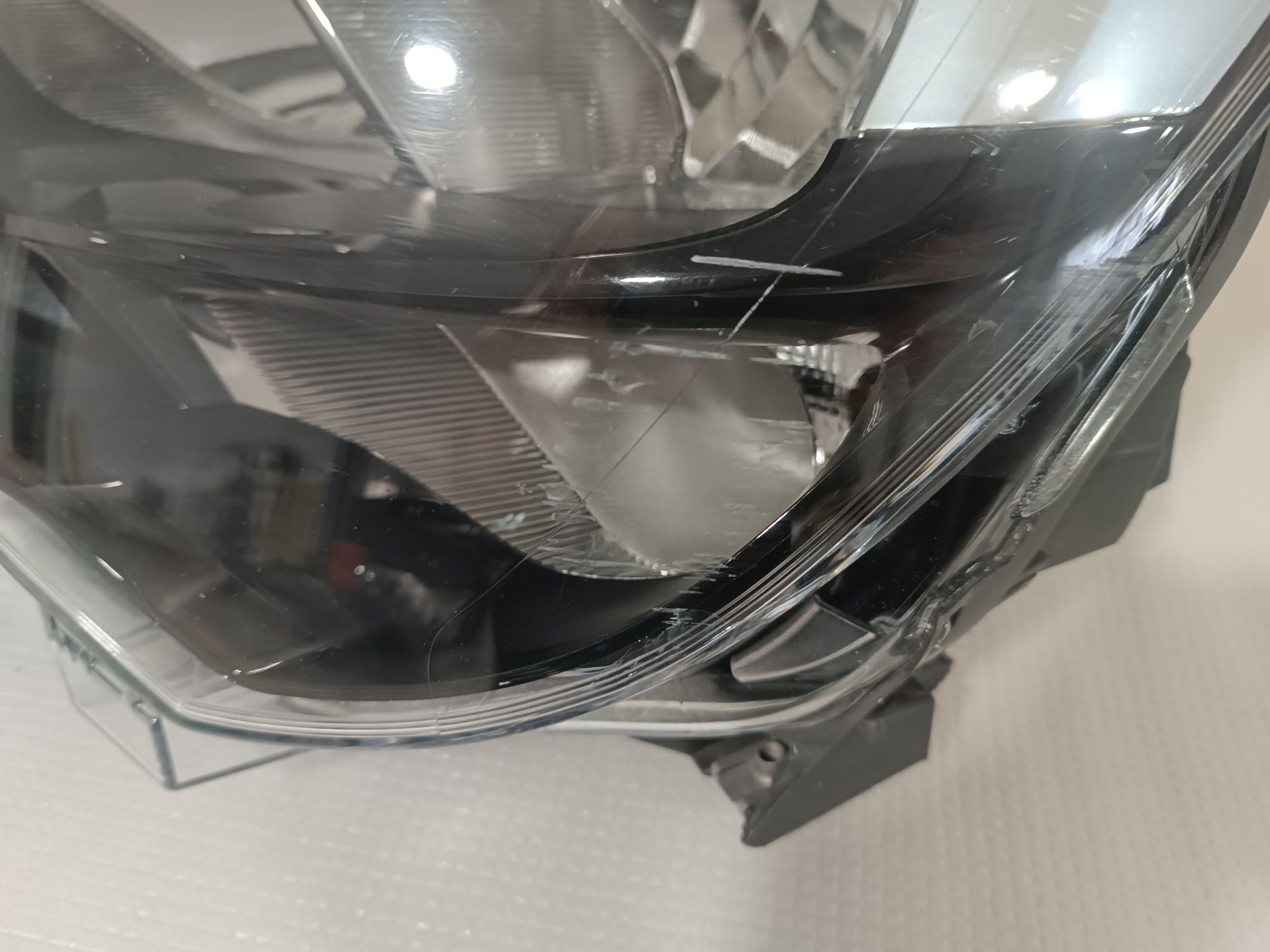 Farol Frente Opel Combo 2020