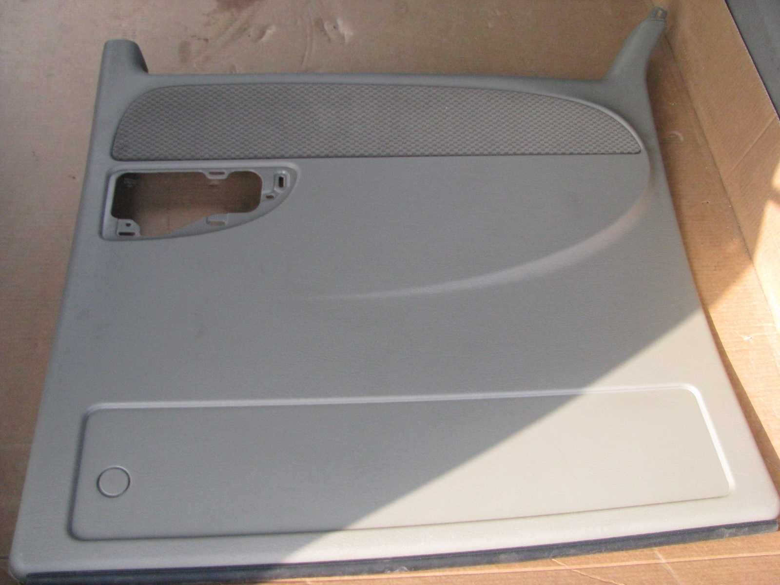 Nowa oryginalna tapicerka drzwi przesuwnych Chrysler Voyager RG/RS