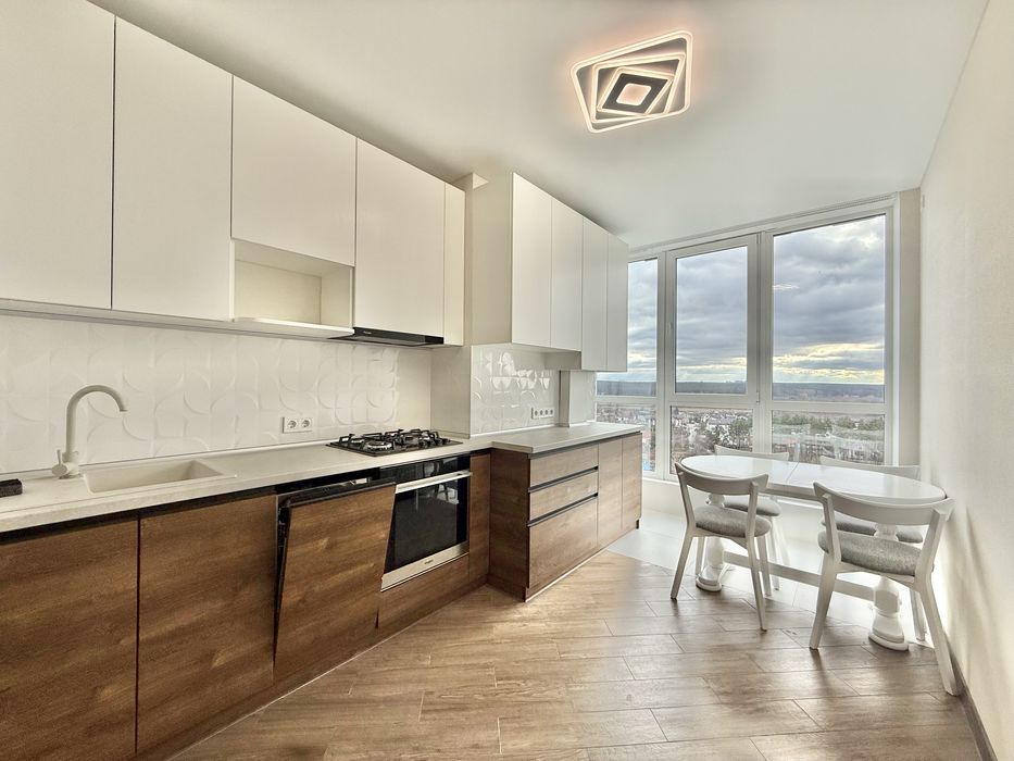 Двокімнатна квартира з новим ремонтом та кладовкою! Без комісії