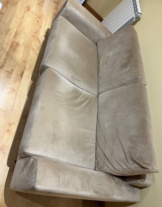 Sofá de 2 lugares beje