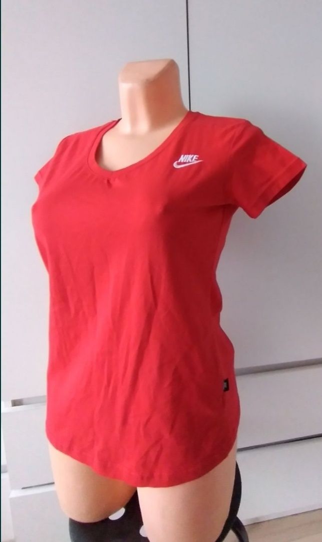 Czerwona koszulka damska w serek rozmiar M