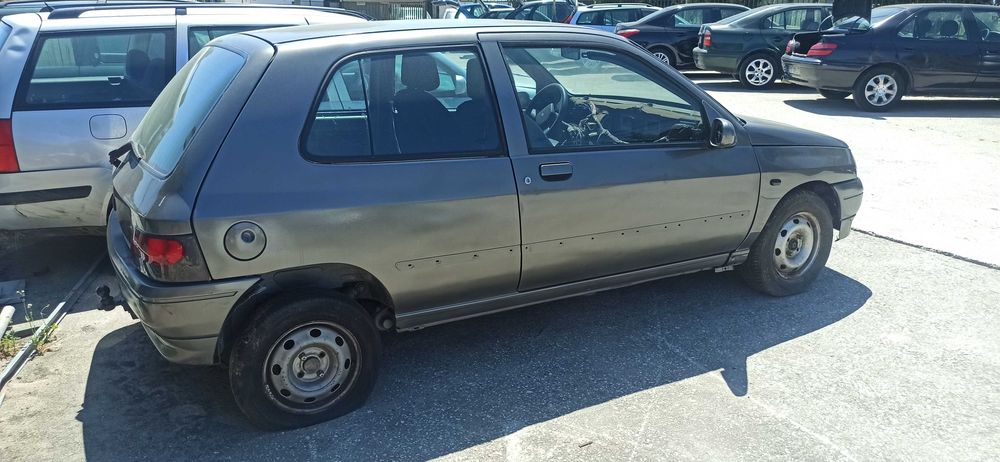 Para Peças Renault Clio I 1.9D de 1994 65 CV com boa mecânica
