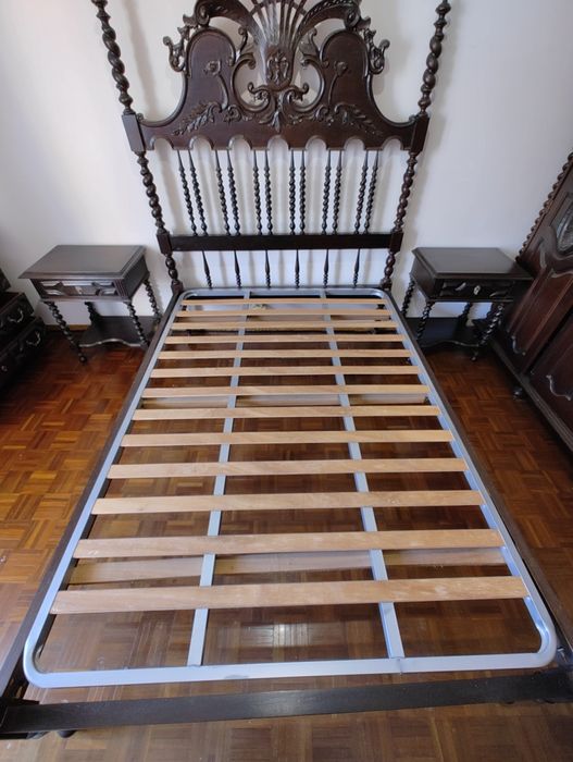 Cama estilo antigo com colchão ortopédico