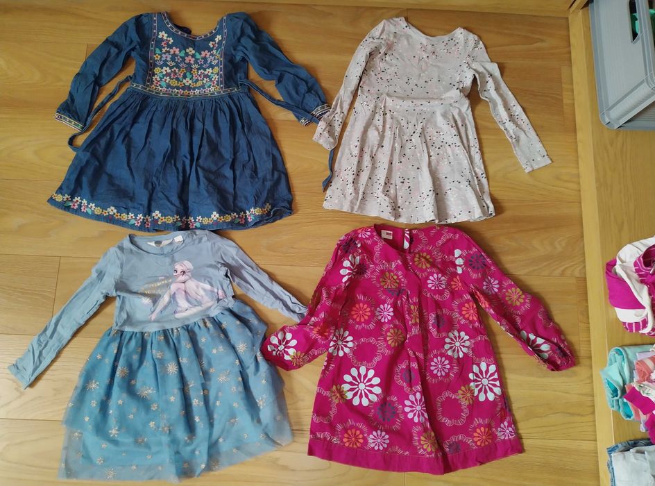 Zestaw (27 sztuk) ubrań jesienno-zimowych dla dziewczynek 110-116