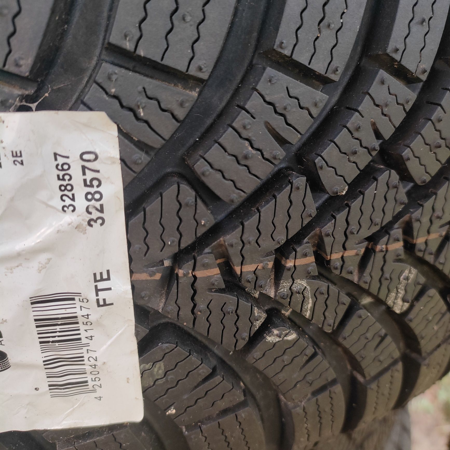 1x Falken Eurowinter HS01 225/60R16 102H XL 1 sztuka zimowa