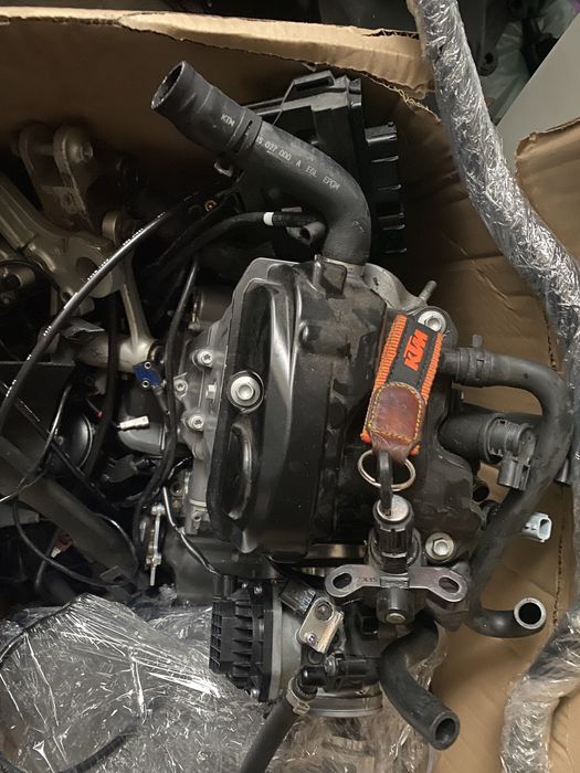 Ktm duke 690 silnik. 6 tys przebieg.
