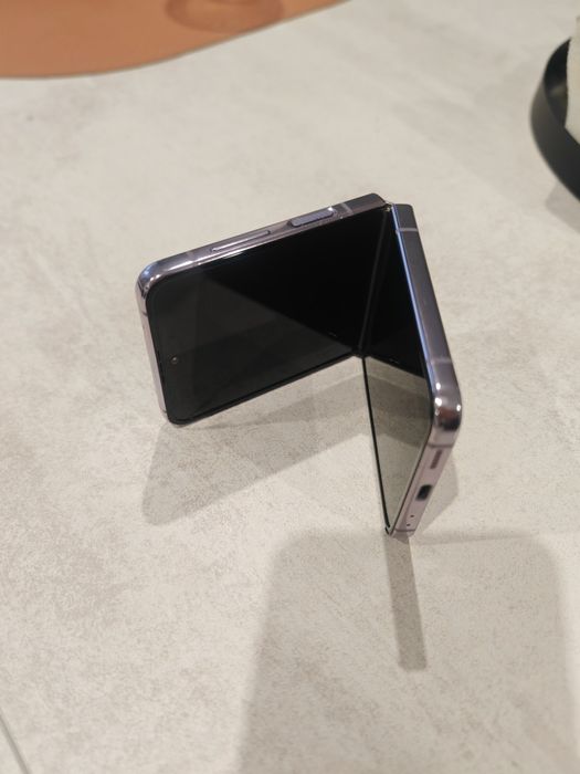 Samsung Galaxy Z Flip4 128 GB Bora Purple – super stan