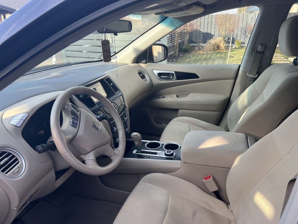 Nissan pathfinder z malym przebiegiem i caly w oryginale